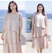 Loose-fitting maternity formal dress with 3/4 sleeves